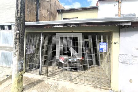 Casa à venda com 100m², 3 quartos e 2 vagas Casa à venda com 100m², 3 quartos e 2 vagasFachada