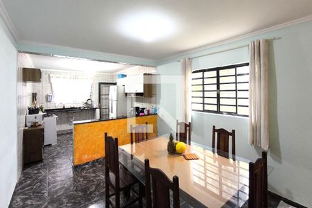 Casa à venda com 100m², 3 quartos e 2 vagas Casa à venda com 100m², 3 quartos e 2 vagasCopa