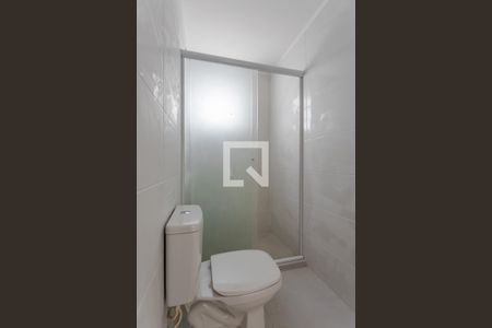 Banheiro de apartamento para alugar com 1 quarto, 39m² em Passo D’areia, Porto Alegre