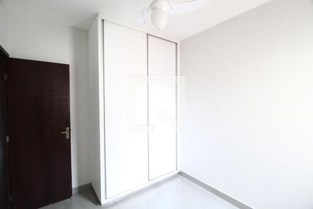 Quarto 1 de apartamento para alugar com 2 quartos, 65m² em Santa Mônica, Uberlândia