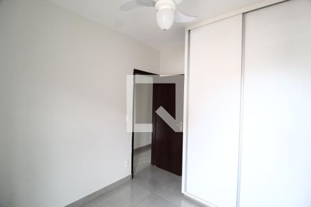 Quarto 1 de apartamento para alugar com 2 quartos, 65m² em Santa Mônica, Uberlândia