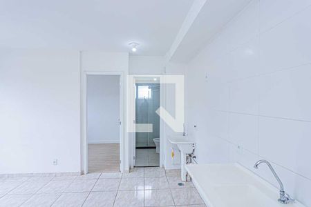 Sala, cozinha e área de serviço de apartamento para alugar com 2 quartos, 34m² em Vila Palmeiras, São Paulo