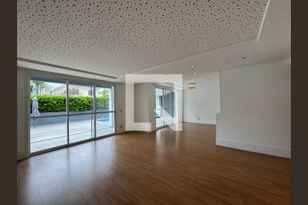 Sala de casa de condomínio para alugar com 4 quartos, 255m² em Recreio dos Bandeirantes, Rio de Janeiro