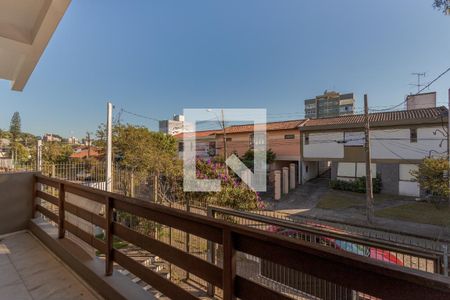 Sala 1 de casa para alugar com 4 quartos, 221m² em Jardim Lindóia, Porto Alegre