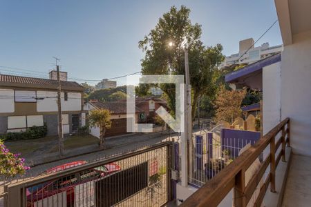 Sala 1 de casa para alugar com 4 quartos, 221m² em Jardim Lindóia, Porto Alegre