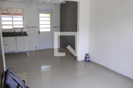 Sala de casa de condomínio para alugar com 2 quartos, 70m² em Vila Nova Bonsucesso, Guarulhos