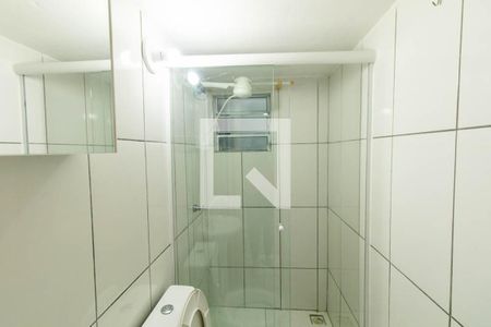 Banheiro Social de kitnet/studio para alugar com 1 quarto, 20m² em Hauer, Curitiba