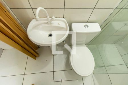 Banheiro Social de kitnet/studio para alugar com 1 quarto, 20m² em Hauer, Curitiba