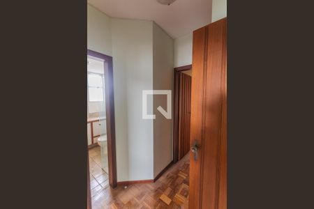 Corredor de apartamento à venda com 3 quartos, 90m² em São Pedro, Belo Horizonte