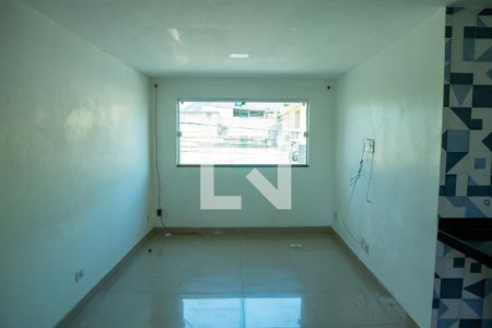 Sala de casa para alugar com 2 quartos, 60m² em Edson Passos, Mesquita