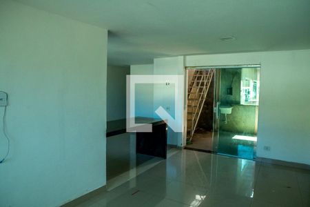 Sala de casa para alugar com 2 quartos, 60m² em Edson Passos, Mesquita