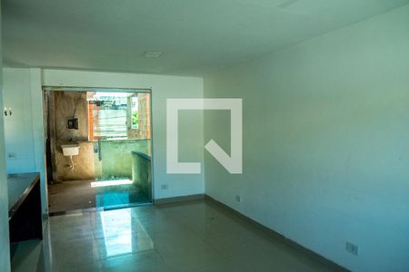 Sala de casa para alugar com 2 quartos, 60m² em Edson Passos, Mesquita