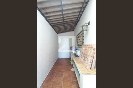 Casa à venda com 149m², 4 quartos e 2 vagas Casa à venda com 149m², 4 quartos e 2 vagasCorredor