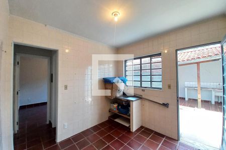 Casa à venda com 149m², 4 quartos e 2 vagas Casa à venda com 149m², 4 quartos e 2 vagasEdícula Cozinha