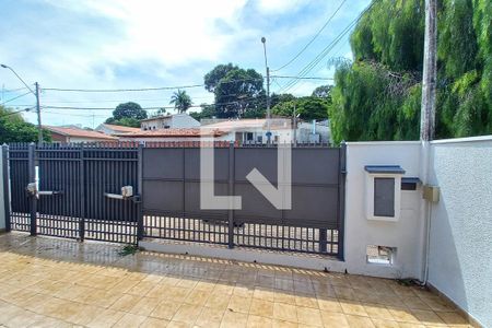 Vista da Sala  de casa à venda com 4 quartos, 149m² em Jardim Eulina, Campinas