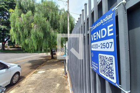 Casa à venda com 149m², 4 quartos e 2 vagas Casa à venda com 149m², 4 quartos e 2 vagasPlaca Instalada