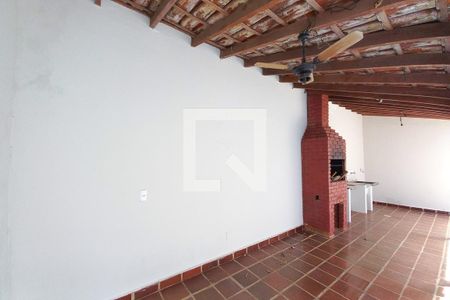 Casa à venda com 149m², 4 quartos e 2 vagas Casa à venda com 149m², 4 quartos e 2 vagasÁrea comum - Churrasqueira