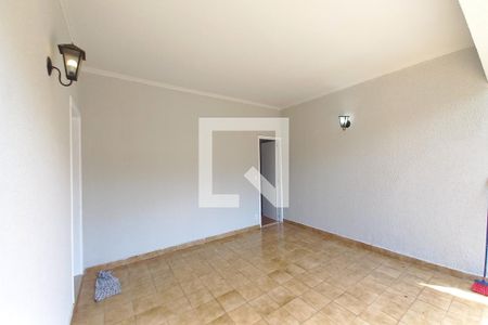 Casa à venda com 149m², 4 quartos e 2 vagas Casa à venda com 149m², 4 quartos e 2 vagasGaragem