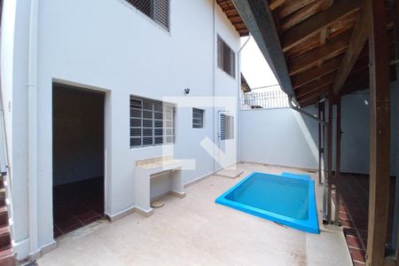 Casa à venda com 149m², 4 quartos e 2 vagas Casa à venda com 149m², 4 quartos e 2 vagasÁrea comum - Piscina