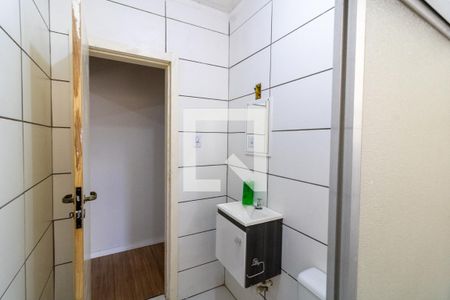 Banheiro de apartamento à venda com 1 quarto, 52m² em Partenon, Porto Alegre