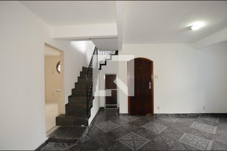 Sala de casa para alugar com 2 quartos, 150m² em Bento Ribeiro, Rio de Janeiro