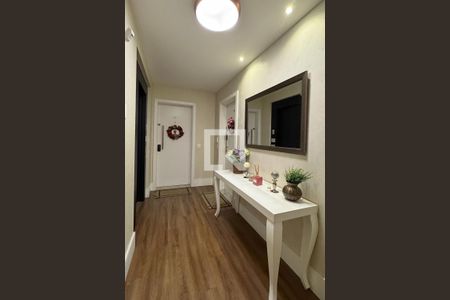 Hall de entrada de apartamento à venda com 2 quartos, 110m² em Alphaville, Santana de Parnaíba