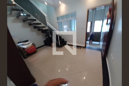 Sala 1 de casa para alugar com 3 quartos, 150m² em Centro, São Vicente