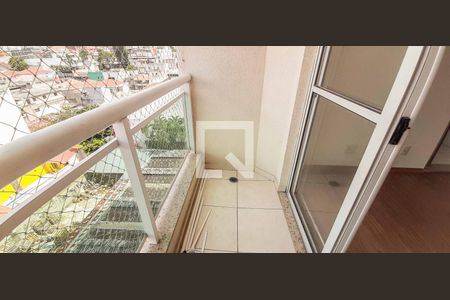 Sacada de apartamento para alugar com 2 quartos, 56m² em Km 18, Osasco