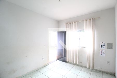 Sala de casa para alugar com 2 quartos, 150m² em Jardim das Palmeiras, Uberlândia