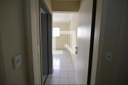 Corredor de apartamento para alugar com 3 quartos, 65m² em Setor Bela Vista, Goiânia