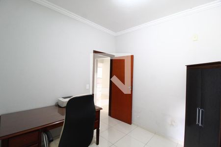 Quarto 2 de casa para alugar com 3 quartos, 360m² em Santa Mônica, Uberlândia