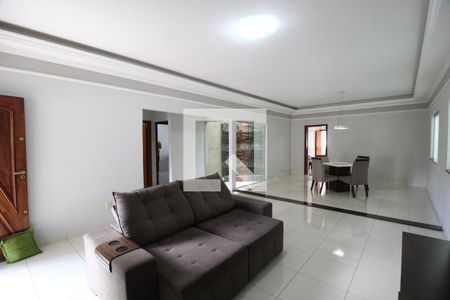 Sala de casa para alugar com 3 quartos, 360m² em Santa Mônica, Uberlândia