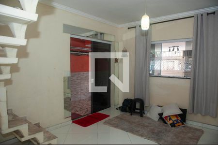 Sala de casa para alugar com 2 quartos, 80m² em Vila Ursulina, Itaquaquecetuba