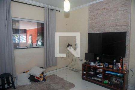 Sala de casa para alugar com 2 quartos, 80m² em Vila Ursulina, Itaquaquecetuba