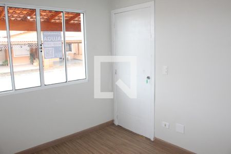 Sala de casa de condomínio para alugar com 2 quartos, 80m² em Jardim Petropolis, Cotia