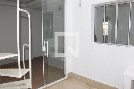 Sala 2 de casa de condomínio para alugar com 2 quartos, 80m² em Jardim Petropolis, Cotia