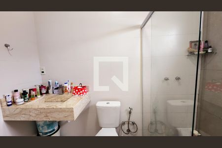 Casa à venda com 330m², 3 quartos e 3 vagas Casa à venda com 330m², 3 quartos e 3 vagasBanheiro