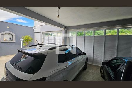 Casa à venda com 330m², 3 quartos e 3 vagas Casa à venda com 330m², 3 quartos e 3 vagasGaragem