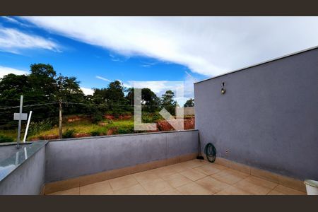 Casa à venda com 330m², 3 quartos e 3 vagas Casa à venda com 330m², 3 quartos e 3 vagasVaranda