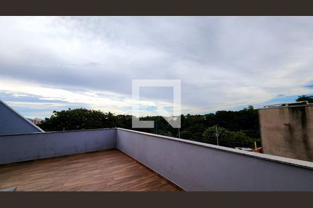 Casa à venda com 330m², 3 quartos e 3 vagas Casa à venda com 330m², 3 quartos e 3 vagasTerraço