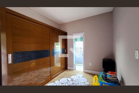 Casa à venda com 330m², 3 quartos e 3 vagas Casa à venda com 330m², 3 quartos e 3 vagasQuarto 3