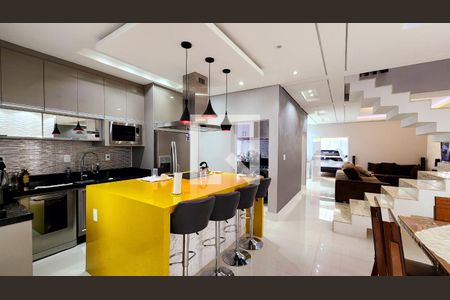 Casa à venda com 330m², 3 quartos e 3 vagas Casa à venda com 330m², 3 quartos e 3 vagasCozinha