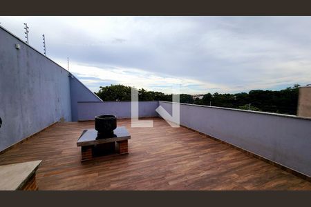 Casa à venda com 330m², 3 quartos e 3 vagas Casa à venda com 330m², 3 quartos e 3 vagasTerraço