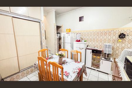 Casa à venda com 150m², 3 quartos e 2 vagas Casa à venda com 150m², 3 quartos e 2 vagasCozinha