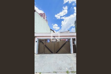 Casa à venda com 150m², 3 quartos e 2 vagas Casa à venda com 150m², 3 quartos e 2 vagasFachada