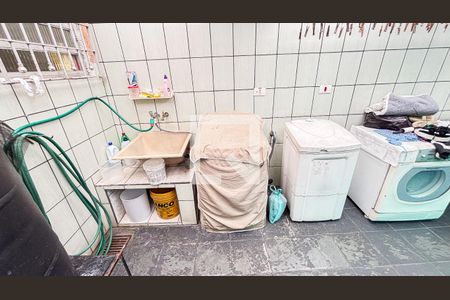 Casa à venda com 150m², 3 quartos e 2 vagas Casa à venda com 150m², 3 quartos e 2 vagasÁrea de Serviço