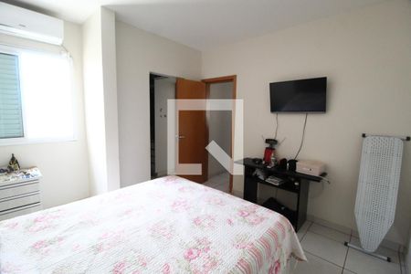 Quarto 1 de apartamento para alugar com 3 quartos, 140m² em Santa Mônica, Uberlândia