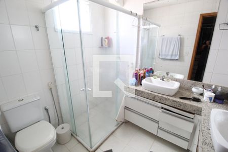 Banheiro Quarto 1 de apartamento para alugar com 3 quartos, 140m² em Santa Mônica, Uberlândia