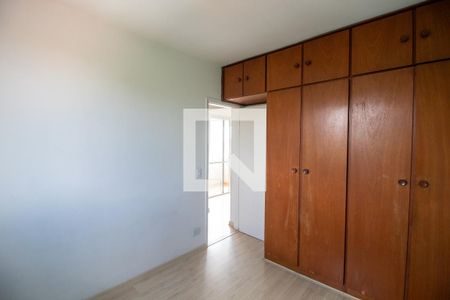 Quarto 1 de apartamento para alugar com 2 quartos, 58m² em Jardim Rizzo, São Paulo