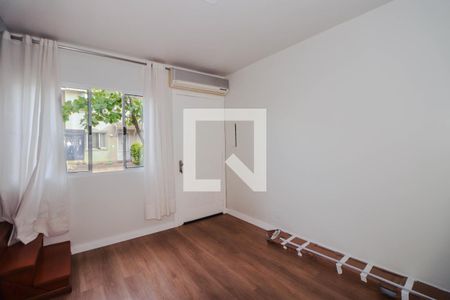 Sala de casa de condomínio para alugar com 2 quartos, 70m² em Humaitá, Porto Alegre